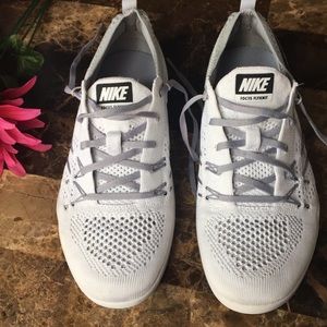 Women’s Nike shoes 6.5sz barely worn